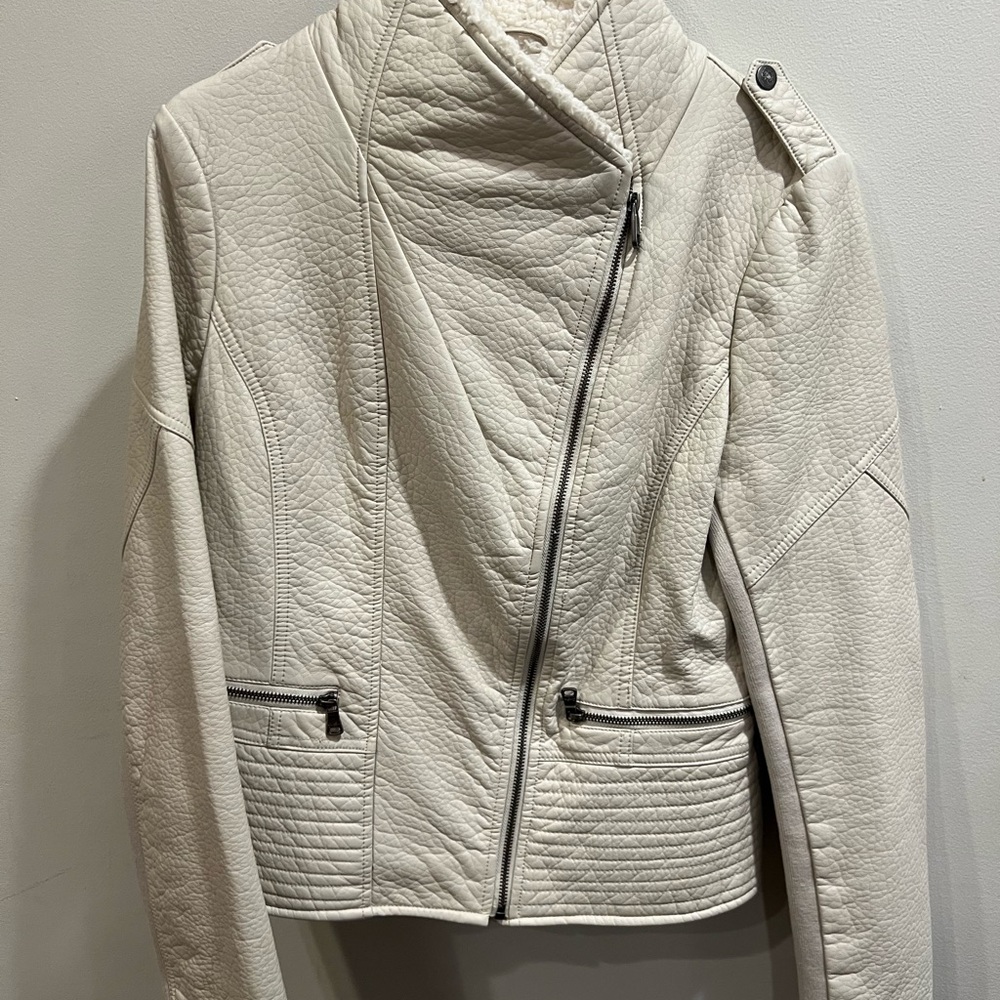 🌿 Jessica Simpson White faux leather jacket 🌿